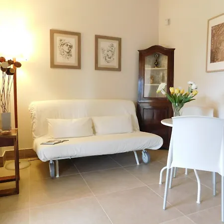 Alimede Apartmán *
